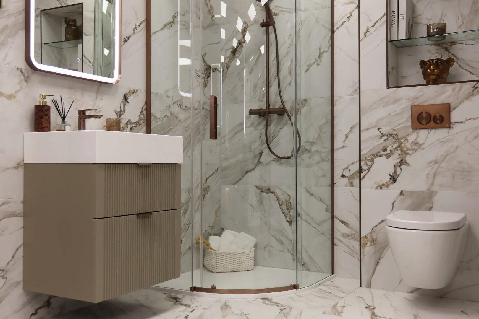 Marble Finishes & Bronze Details